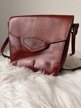 👀 Mystery Vintage Leather Shoulder Bag